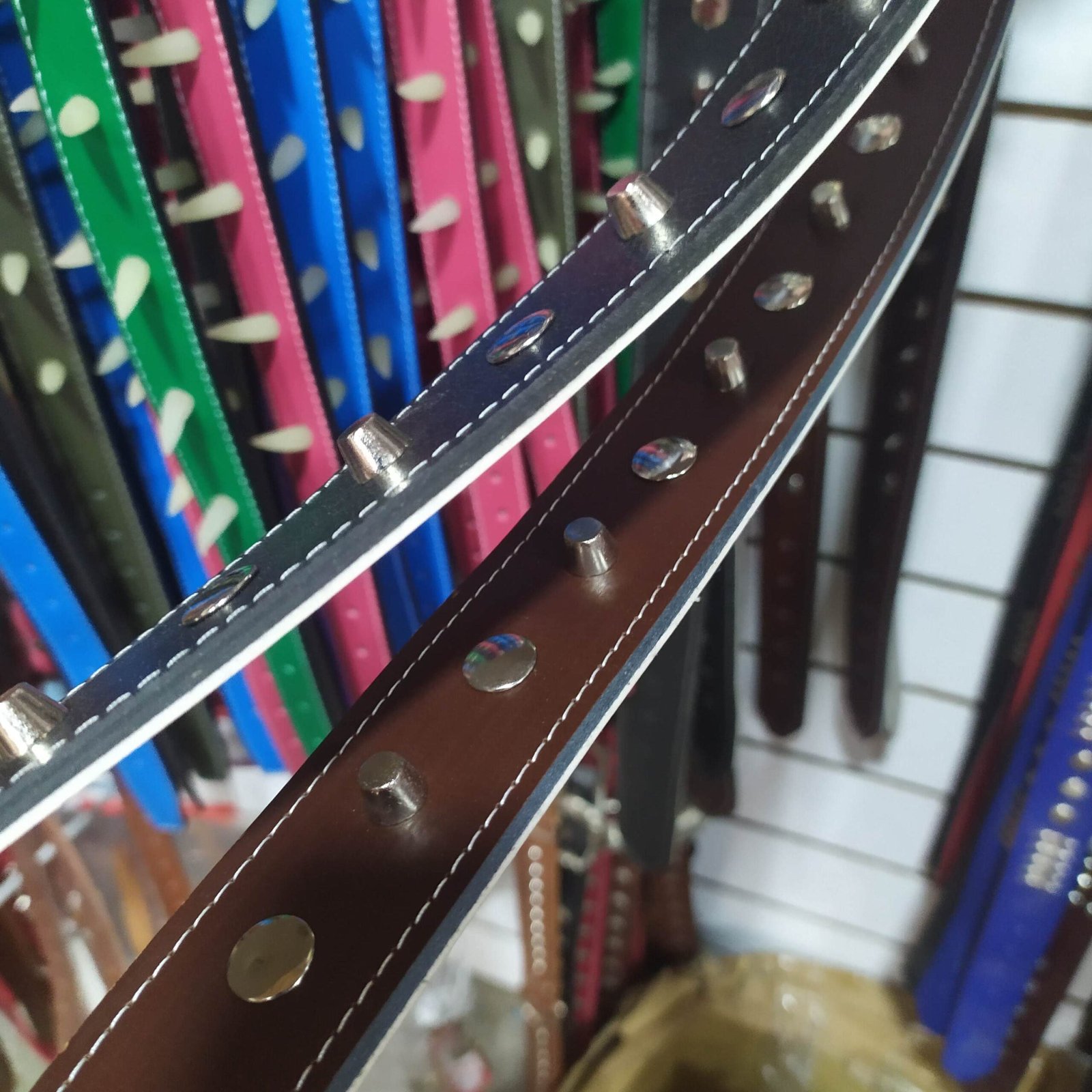 COLLAR CUERO FORRADO PUAS Y TACHAS N-32