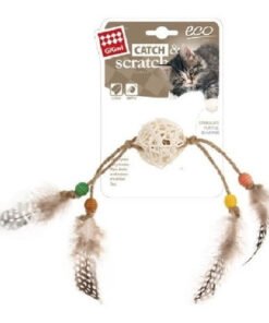 GIGWI PELOTA TRENZADA C/HILO Y PLUMAS MILLEX